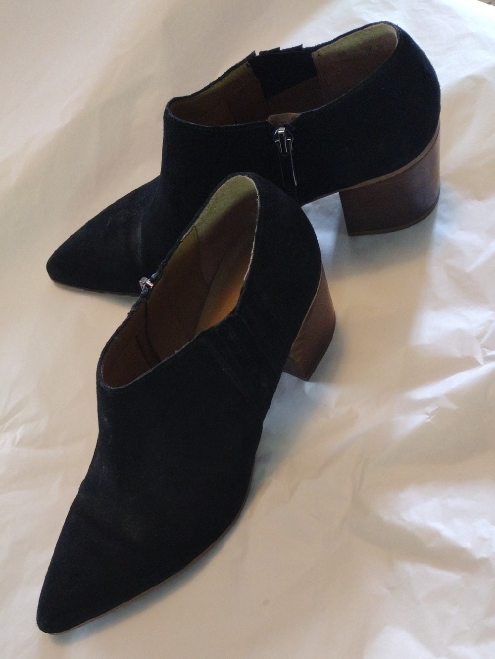 Franco Sarto Black Suede Pointed Toe Block Heel Boot Booties Size 9